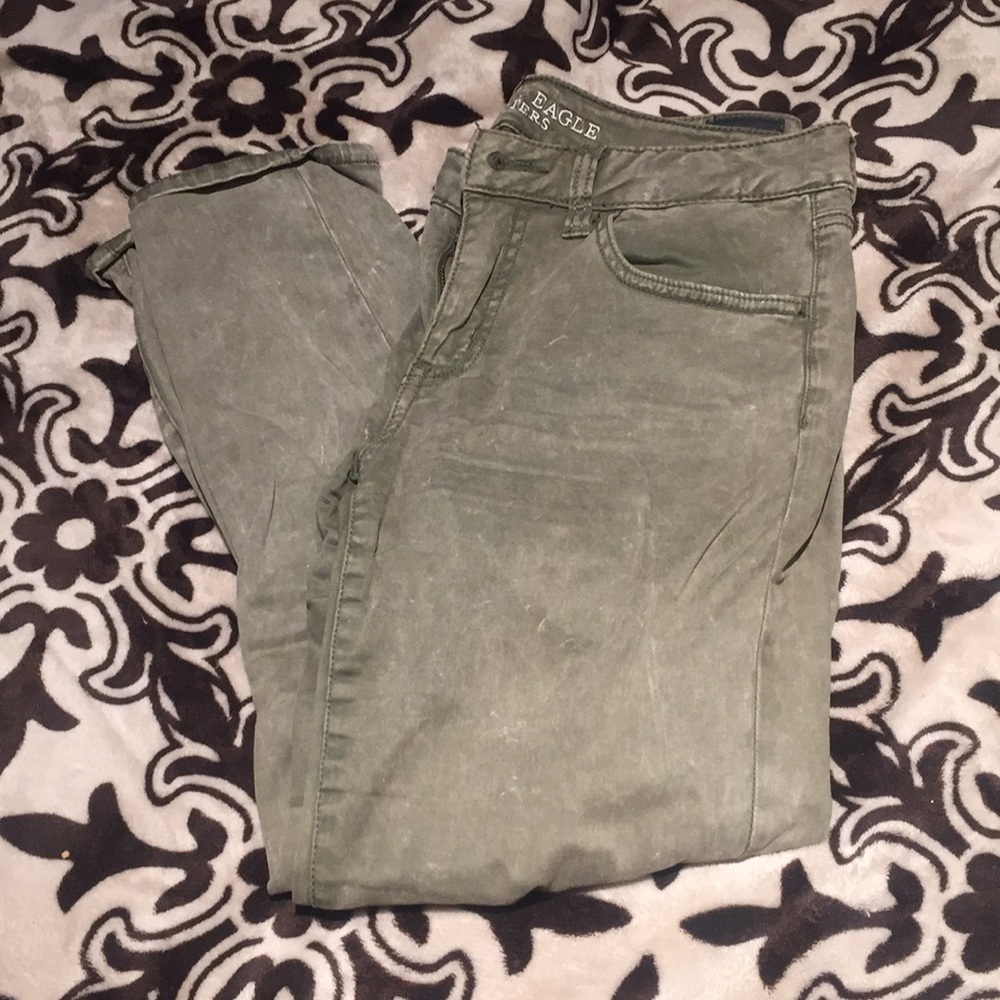 Green capris